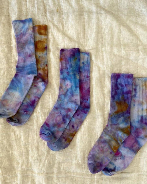 Tie Dye Bamboo socks in Amethyst: Adult