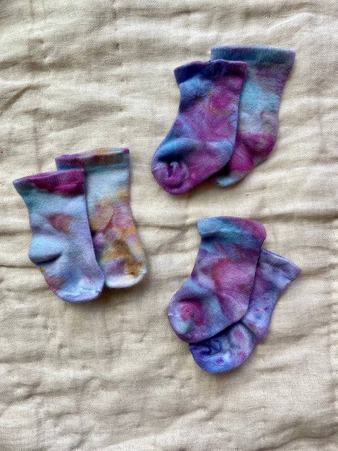 Tie Dye Bamboo socks in Amethyst: Adult